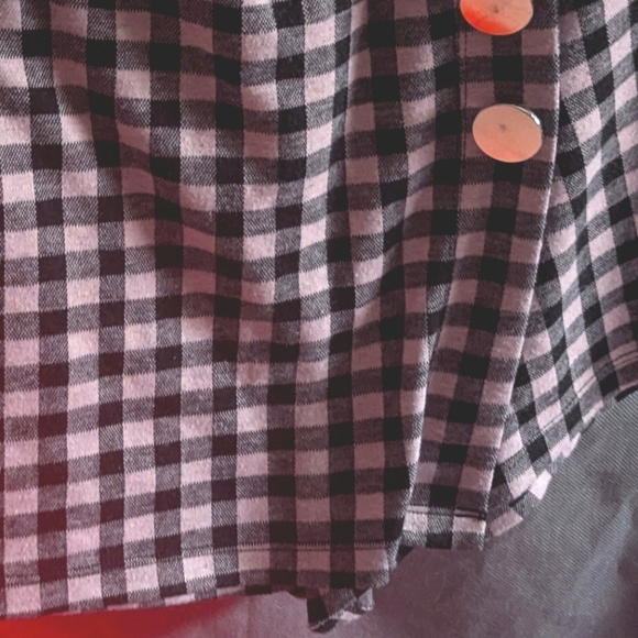 Pink and black plaid skorts - Picture 1 of 2